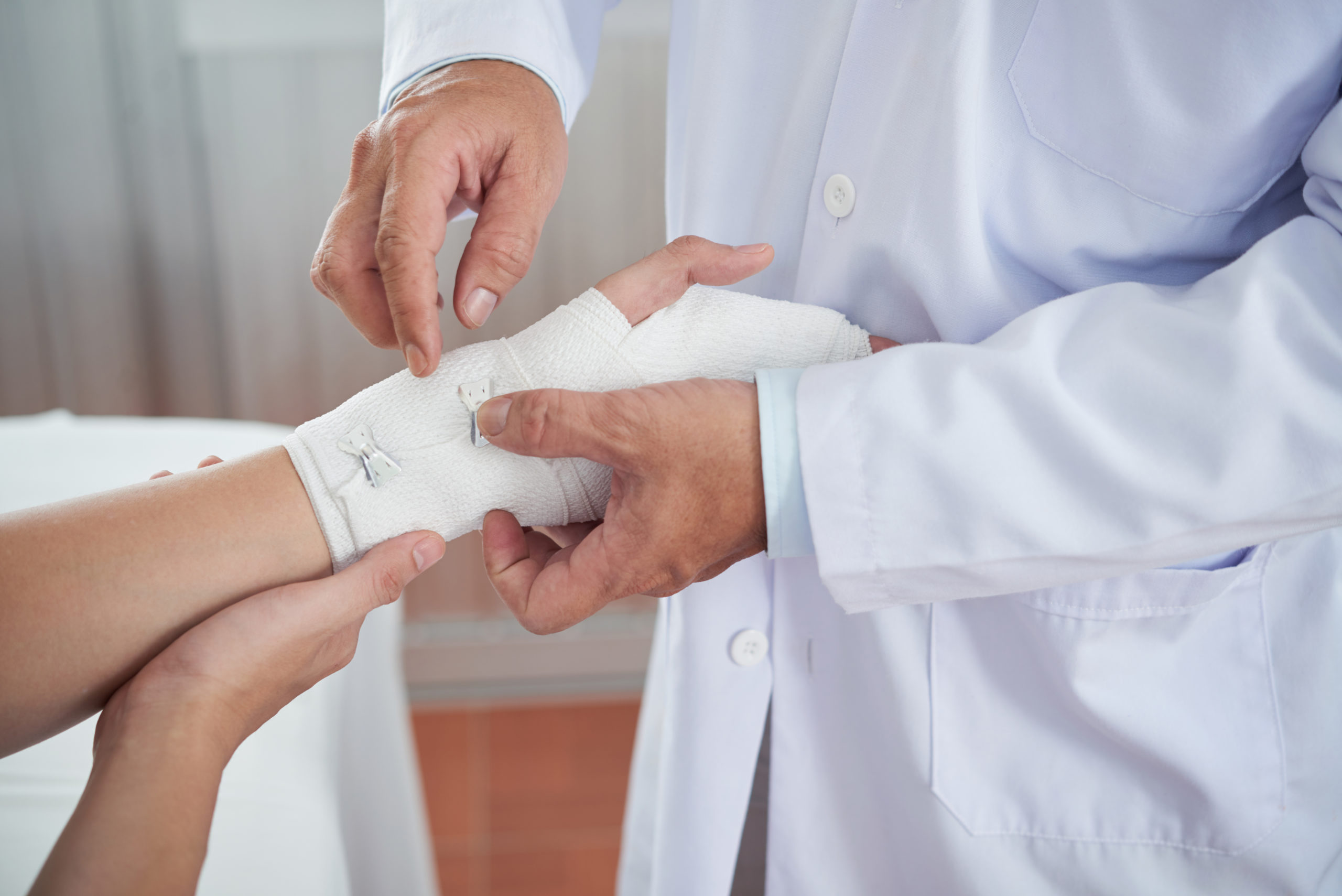 First Aid - Chemical Burns And Liquid Gas Burns